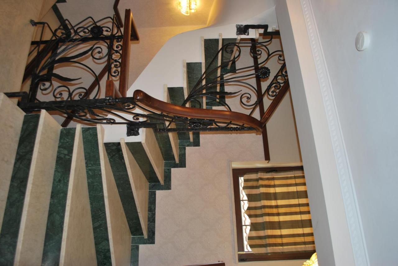 Hotel Vila Sigal Korce Esterno foto