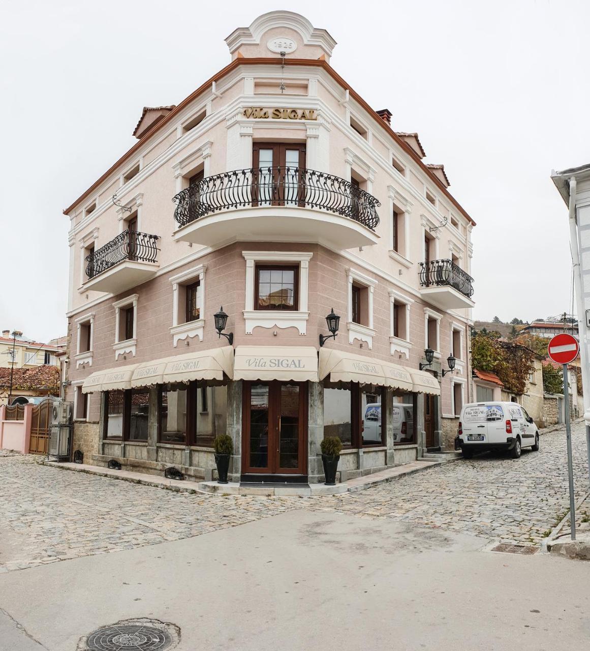 Hotel Vila Sigal Korce Esterno foto